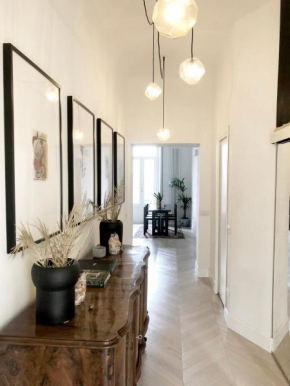 Beautiful Design flat with park view, next to metro